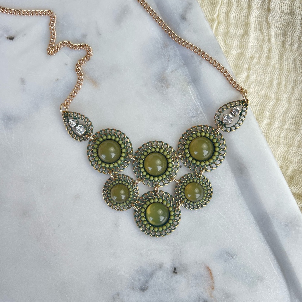 Chicos NWOT gold and green necklace